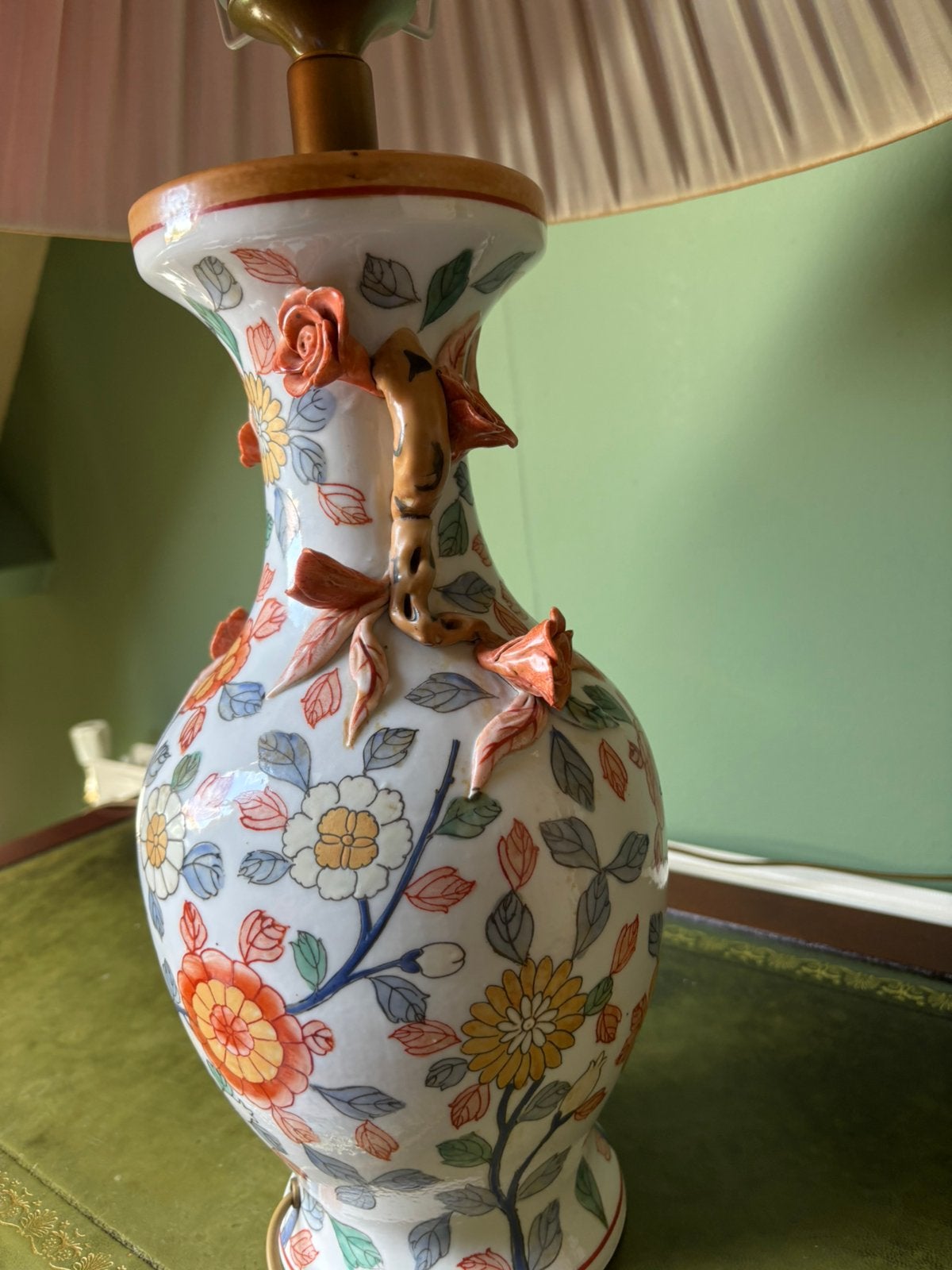 Vintage Aziatische Vaaslamp met Rode Geplooide Kap, Ophalen, Zo goed als nieuw, Vintage