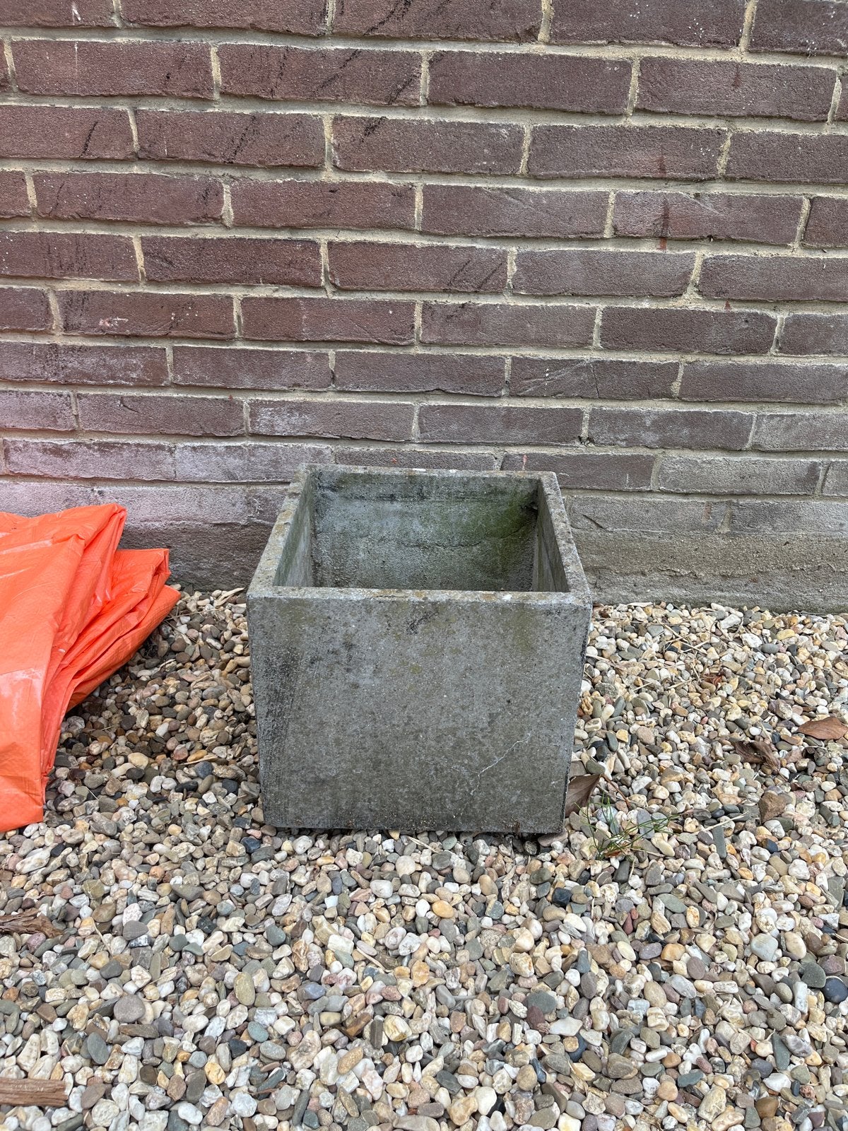 GRATIS Robuuste betonnen bloempot - Vierkant, Ophalen, Gebruikt, Balkon, Vierkant