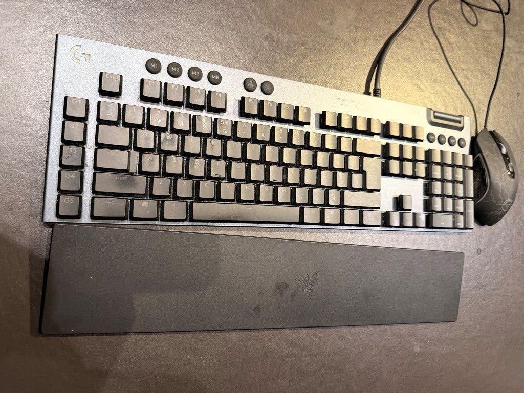 Logitech G815 Gaming Toetsenbord + Qware Gaming Muis, Ophalen, Gebruikt, Logitech G, Gaming toetsenbord