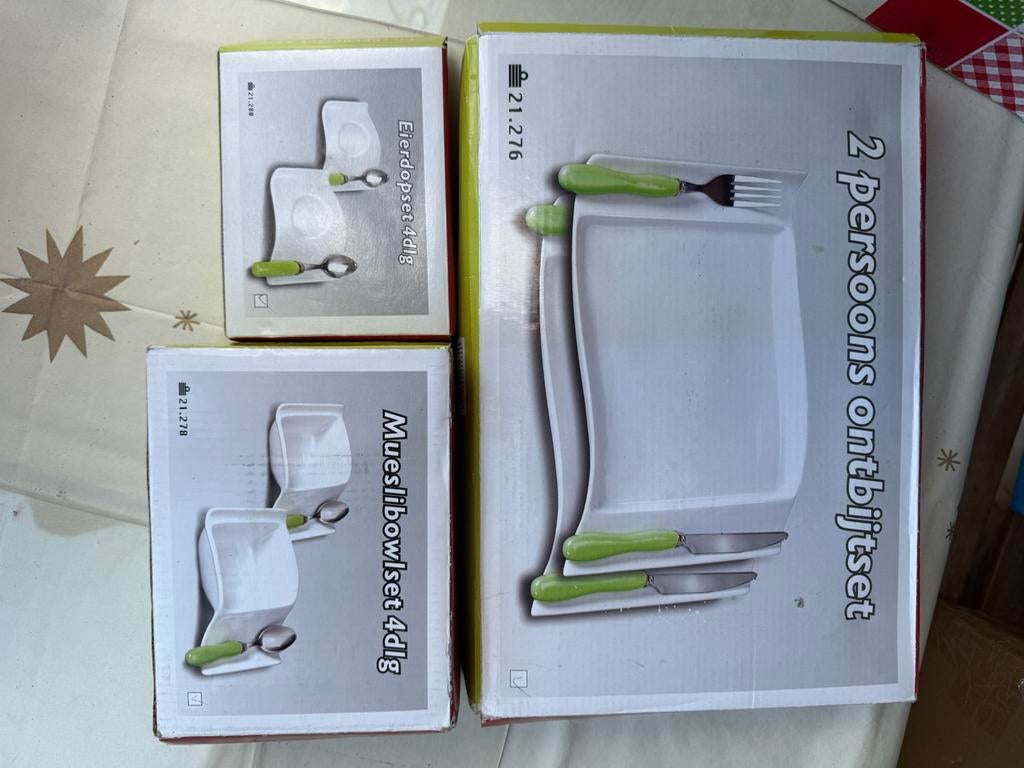 2 persoons ontbijtsets nieuw, Huis en Inrichting, Keuken | Servies, Nieuw, Ophalen of Verzenden, Bord(en), Overige stijlen