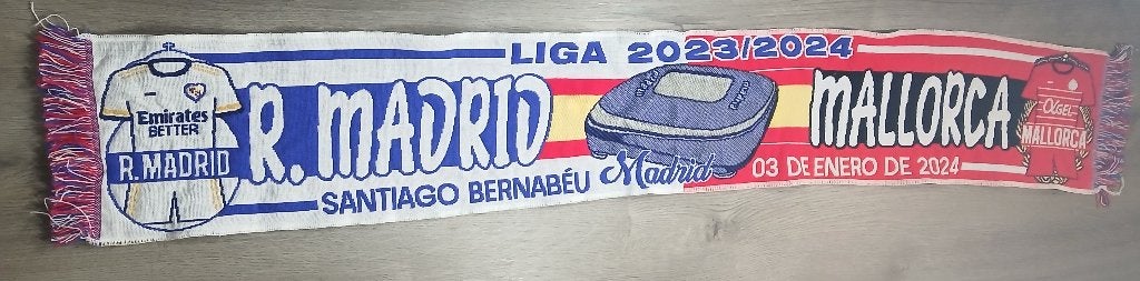 Real Madrid - RCD Mallorca sjaal, Ophalen of Verzenden, Zo goed als nieuw, Buitenlandse clubs, Vaantje of Sjaal