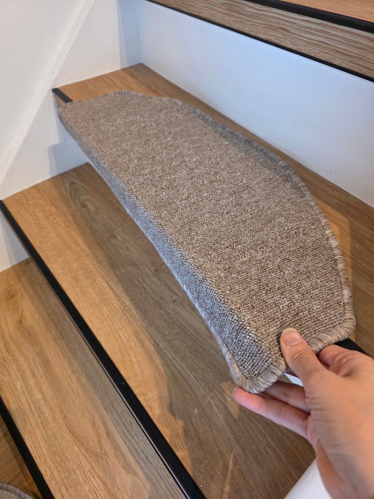Nieuwe halvemaan trapmatten - 13 stuks, beige/bruin, Ophalen of Verzenden