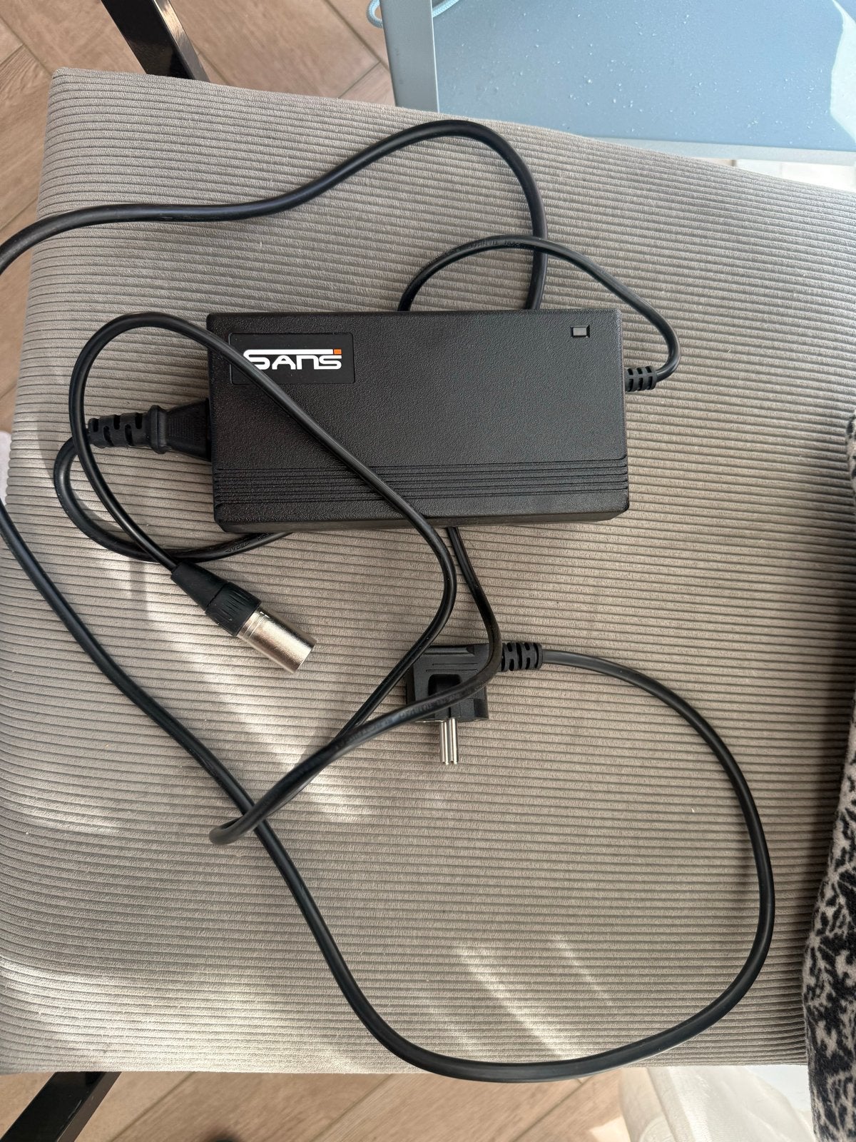 SANS Li-ion Acculader 42.0V 3.0A (SSL126V42), Ophalen, Gebruikt