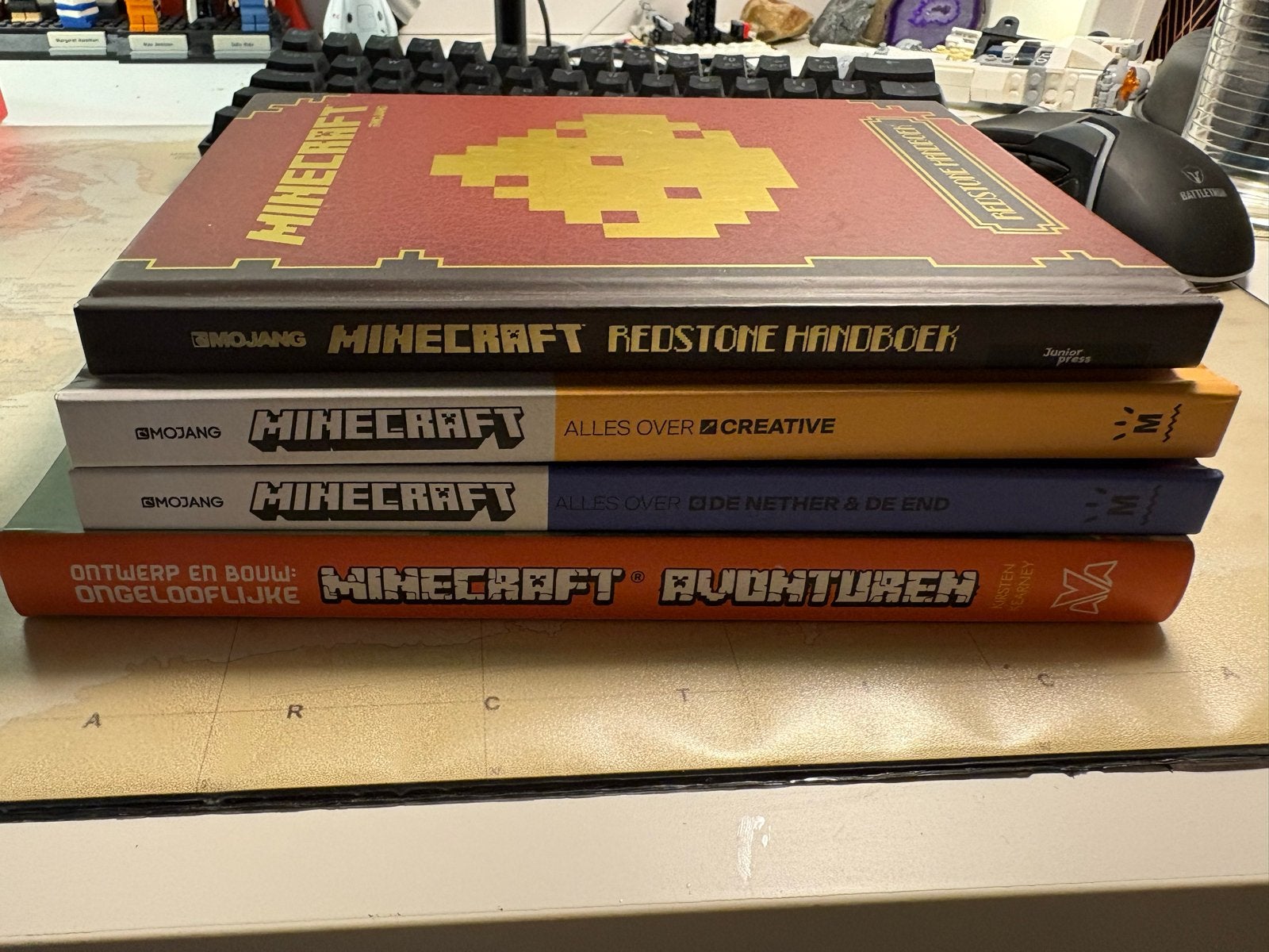 Minecraft boeken: Handboeken, Bouwwerken, Redstone, End, Ophalen of Verzenden, Zo goed als nieuw, Overige merken