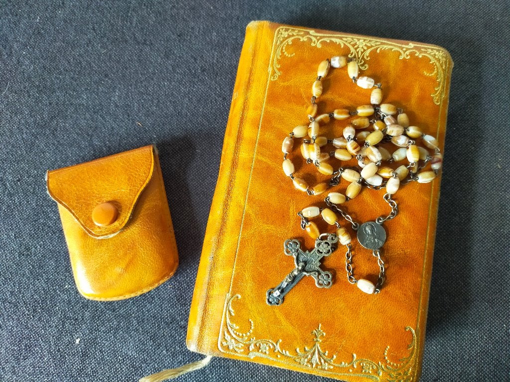 Antieke bewaar box: Etui met een Misboekje en Rozenkrans, Ophalen of Verzenden