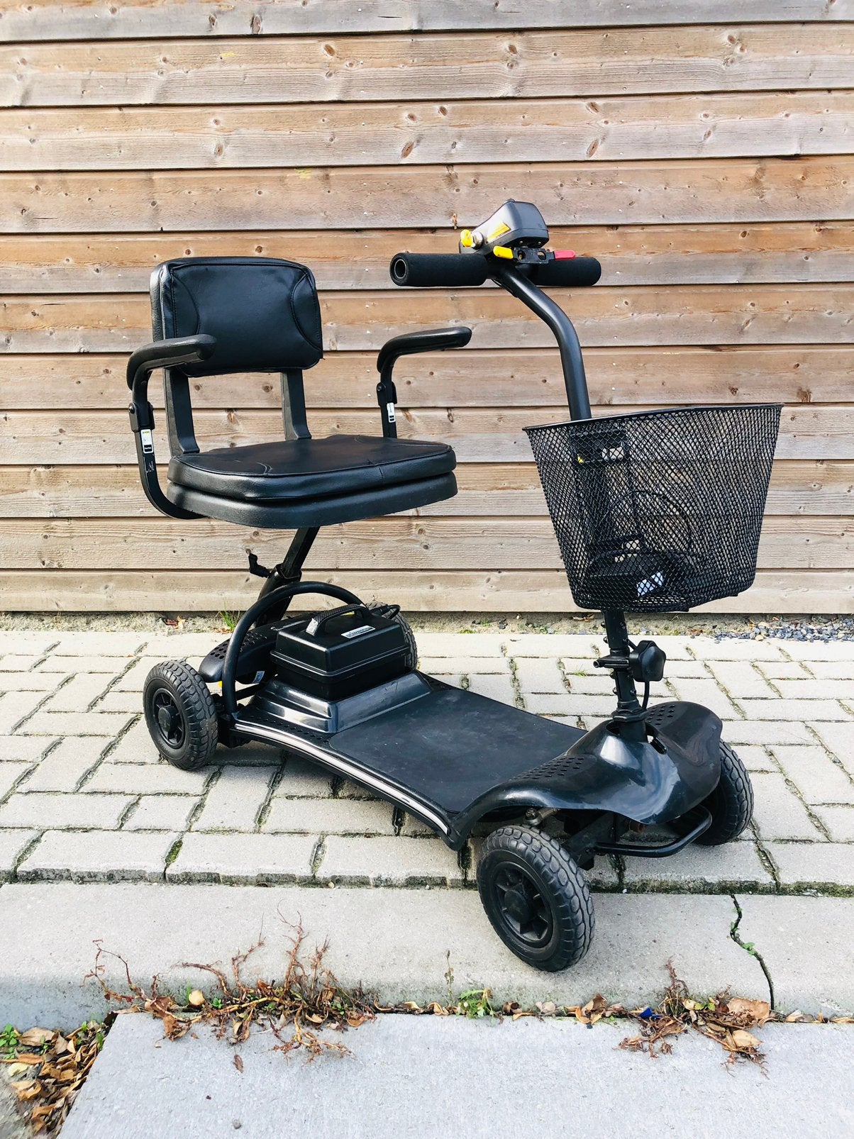 Kleine opvouwbare inklapbare scootmobiel demontabel 4wiel, Ophalen, Zo goed als nieuw