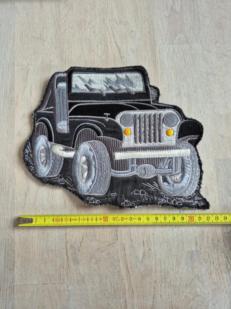 Jeep CJ7 Laredo Patch - Geborduurd IJzer look op Applicatie, Auto diversen, Overige Auto diversen, Ophalen of Verzenden