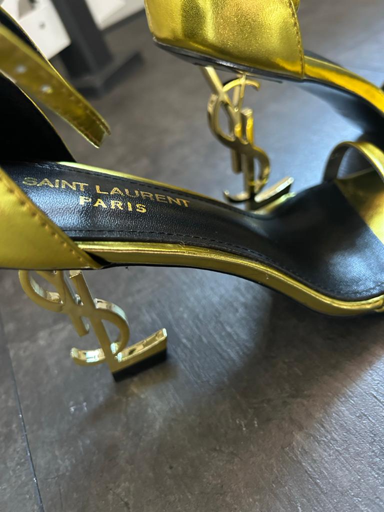 Saint Laurent Opyum Sandalen Goud, Kleding | Dames, Schoenen, Ophalen of Verzenden, Zo goed als nieuw, Geel, Sandalen of Muiltjes