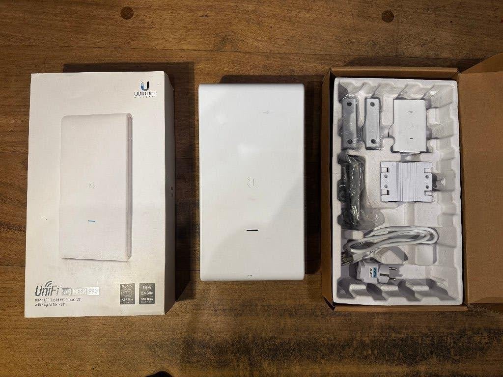 Verzameling Unifi Wifi / LAN / indoor / outdoor apparatuur, Computers en Software, Accesspoints, Ophalen of Verzenden, Zo goed als nieuw