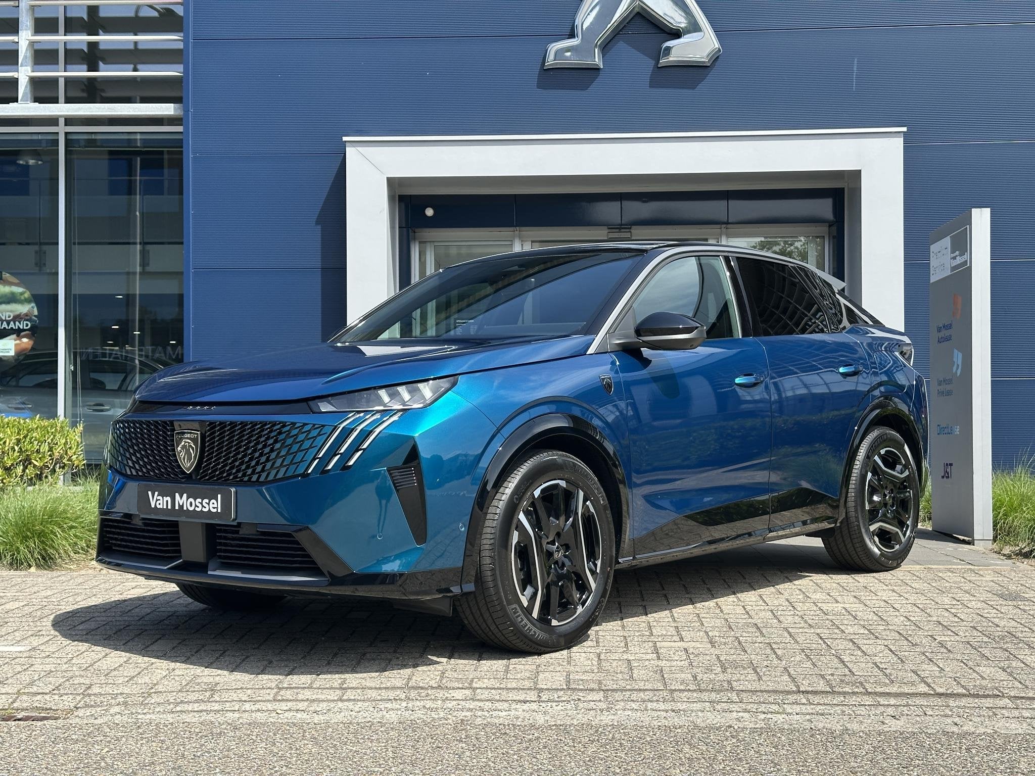 Peugeot e-3008 GT 73 kWh / Camera Voor & Achter / 360° Came, Auto's, 1250 kg, 213 pk, Blauw, Origineel Nederlands