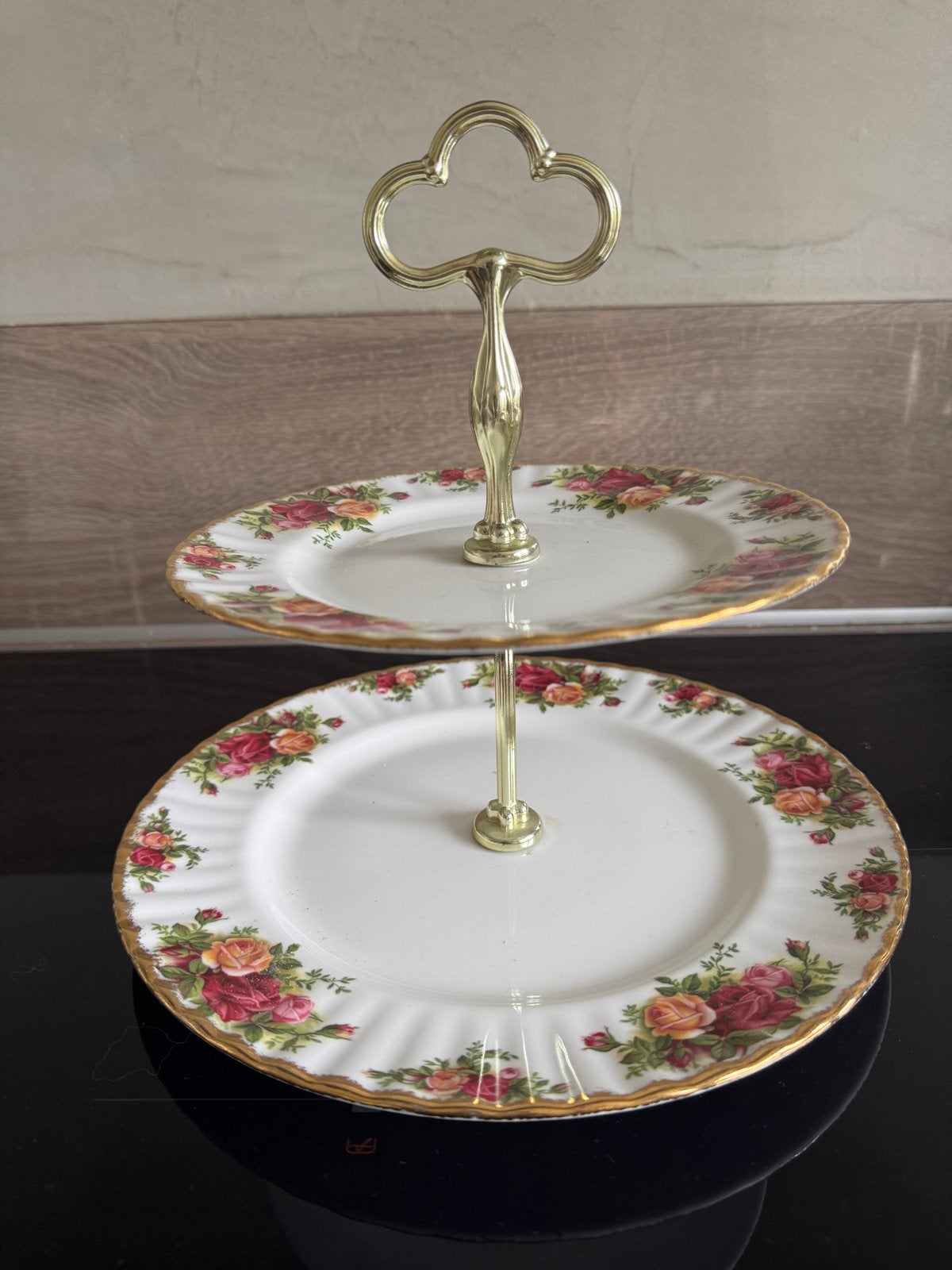 Etagère met bloemmotief - Royal Albert Old Country Roses, Ophalen of Verzenden, Gebruikt, Etagère, Steen/keramiek