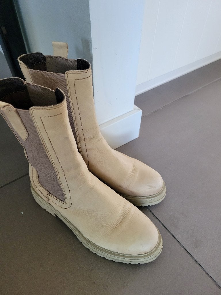 Mooie lichtbeige enkellaarsjes van Van Dalen, Kleding | Dames, Schoenen, Zwart, Lage of Enkellaarzen, Ophalen of Verzenden, Van Dalen