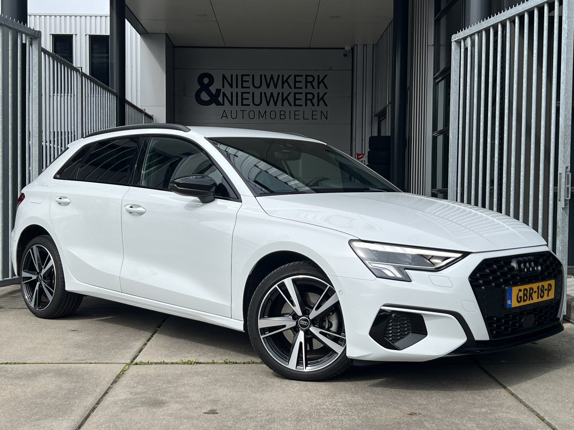 Audi A3 Sportback 40 TFSI e Advanced Edition Hybrid | LEDER, 1525 kg, Gebruikt, 4 cilinders, Wit