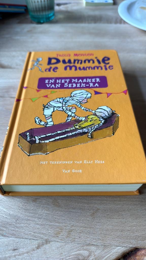 Tosca Menten - Dummie de mummie en het masker van Sebek-Ra, Ophalen of Verzenden, Zo goed als nieuw, Tosca Menten