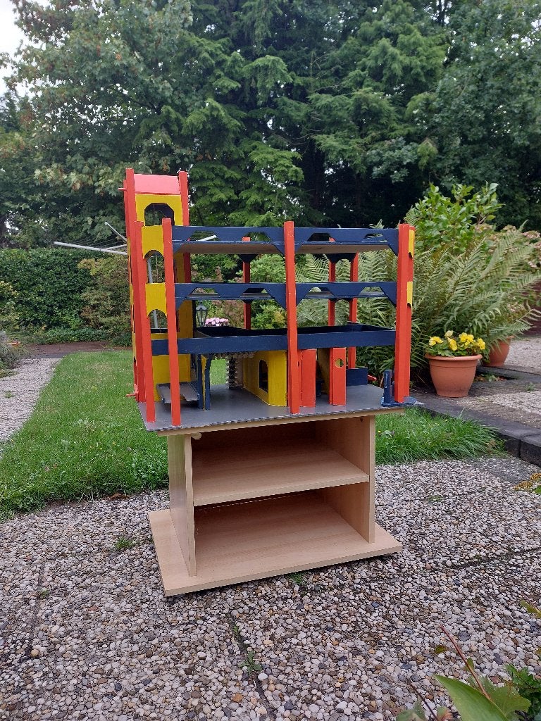 Garage, zelf gemaakt door een modelbouwer en gelakt., Ophalen, Zo goed als nieuw, Meubelstuk of Keukentje