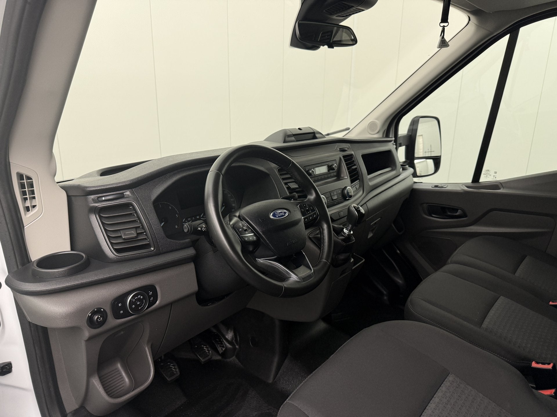Ford Transit 2.0TDCi 170PK Bakwagen+Laadklep | Dakspoiler |, Dealer onderhouden, Stof, Gebruikt, 170 pk