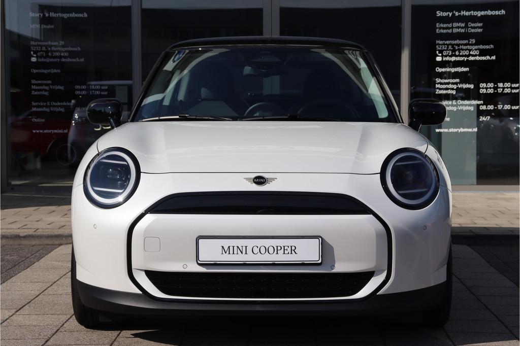 MINI Hatchback Cooper E / Classic / Pakket S / 17 inch Paral, Auto's, Mini, Stof, Zwart, 4 stoelen, Wit
