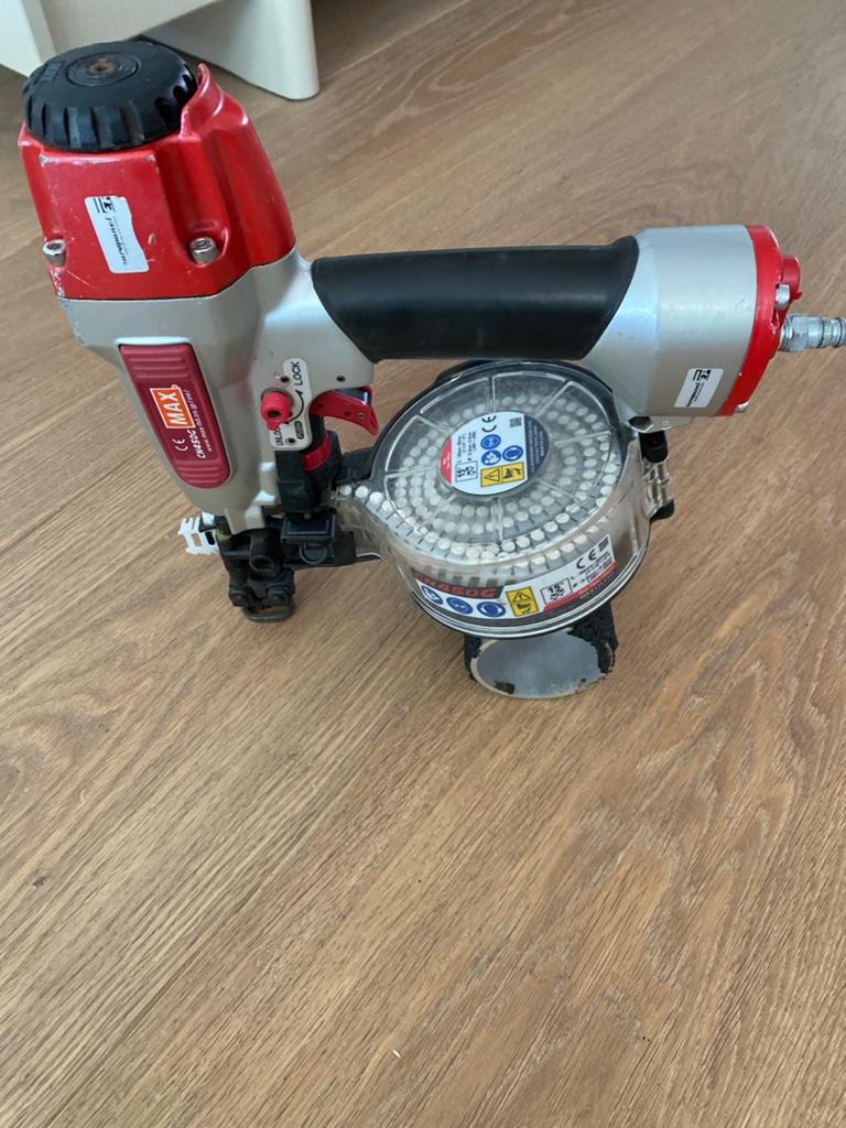MAX CN450G Coil Nailer - Krachtige Spijkermachine, Ophalen of Verzenden, Gebruikt