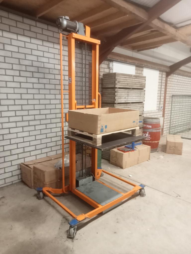 Elektrische til/hulp/materialen lift, Doe-het-zelf en Verbouw, Gereedschap | Overige machines, Ophalen, Zo goed als nieuw
