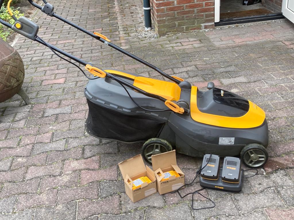 Te koop Stiga  collector 140e, elektrische grasmaaier, Tuin en Terras, Grasmaaiers, Ophalen, Gebruikt, Elektrische grasmaaier
