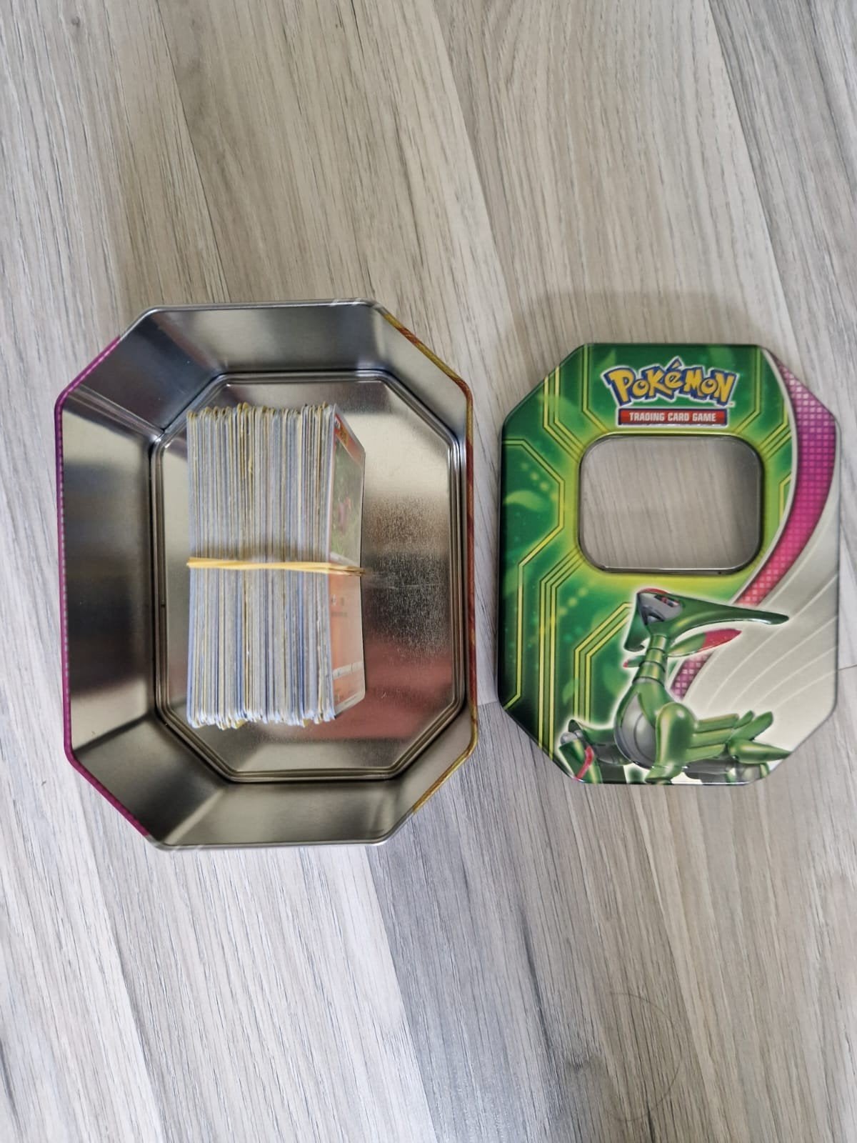 Pokémon kaarten in blik - diverse kaarten, Ophalen of Verzenden, Gebruikt, Meerdere kaarten