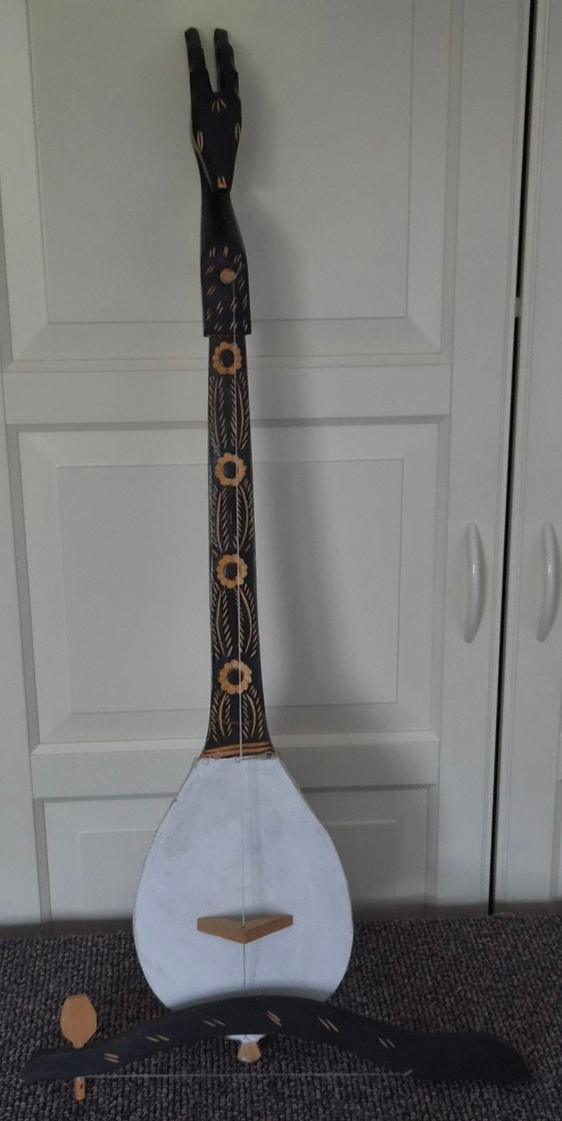 Mooie handgesneden Gusle (knieviool) - Balkan instrument, Ophalen of Verzenden, Zo goed als nieuw, Overige typen