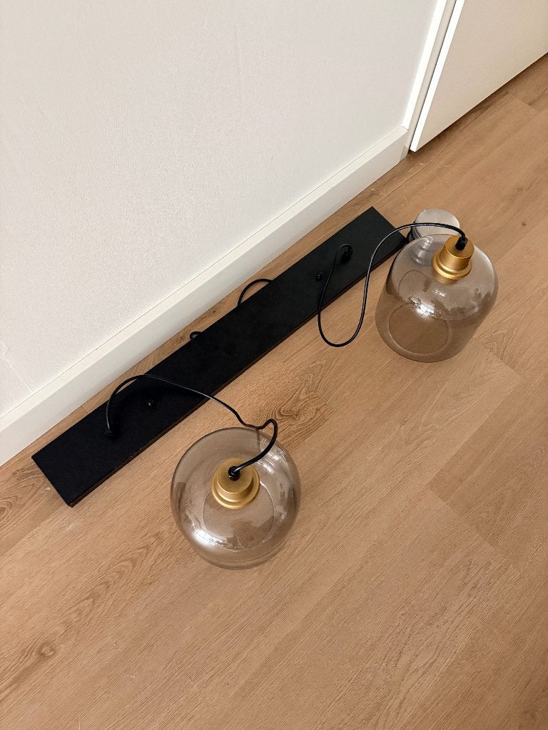 Moderne hanglampen met glazen kappen en gouden fitting, Ophalen, Gebruikt, Glas, E27 (groot)