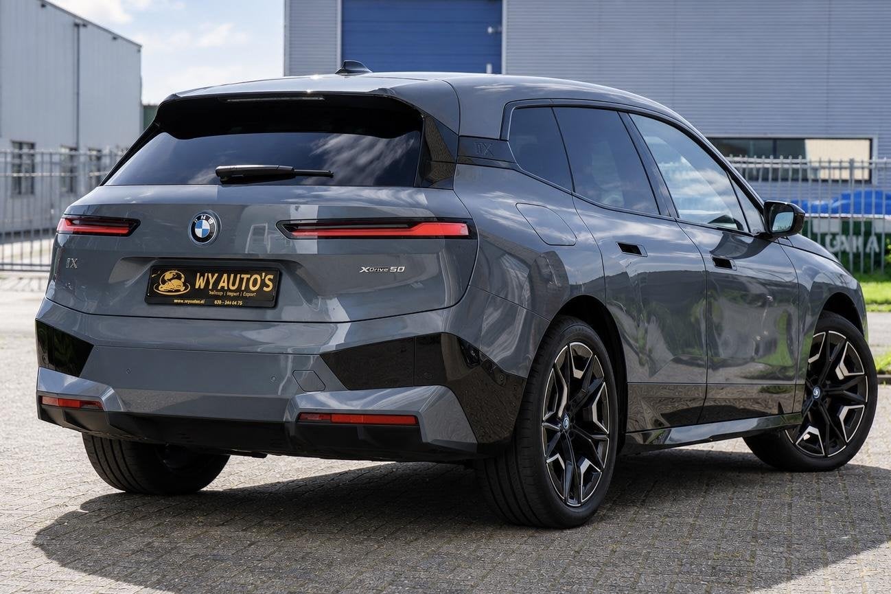 BMW iX xDrive50 112 kWh M-Sport |Individual Storm Bay|B&W Di, Auto's, Automaat, Gebruikt, Leder, 2485 kg