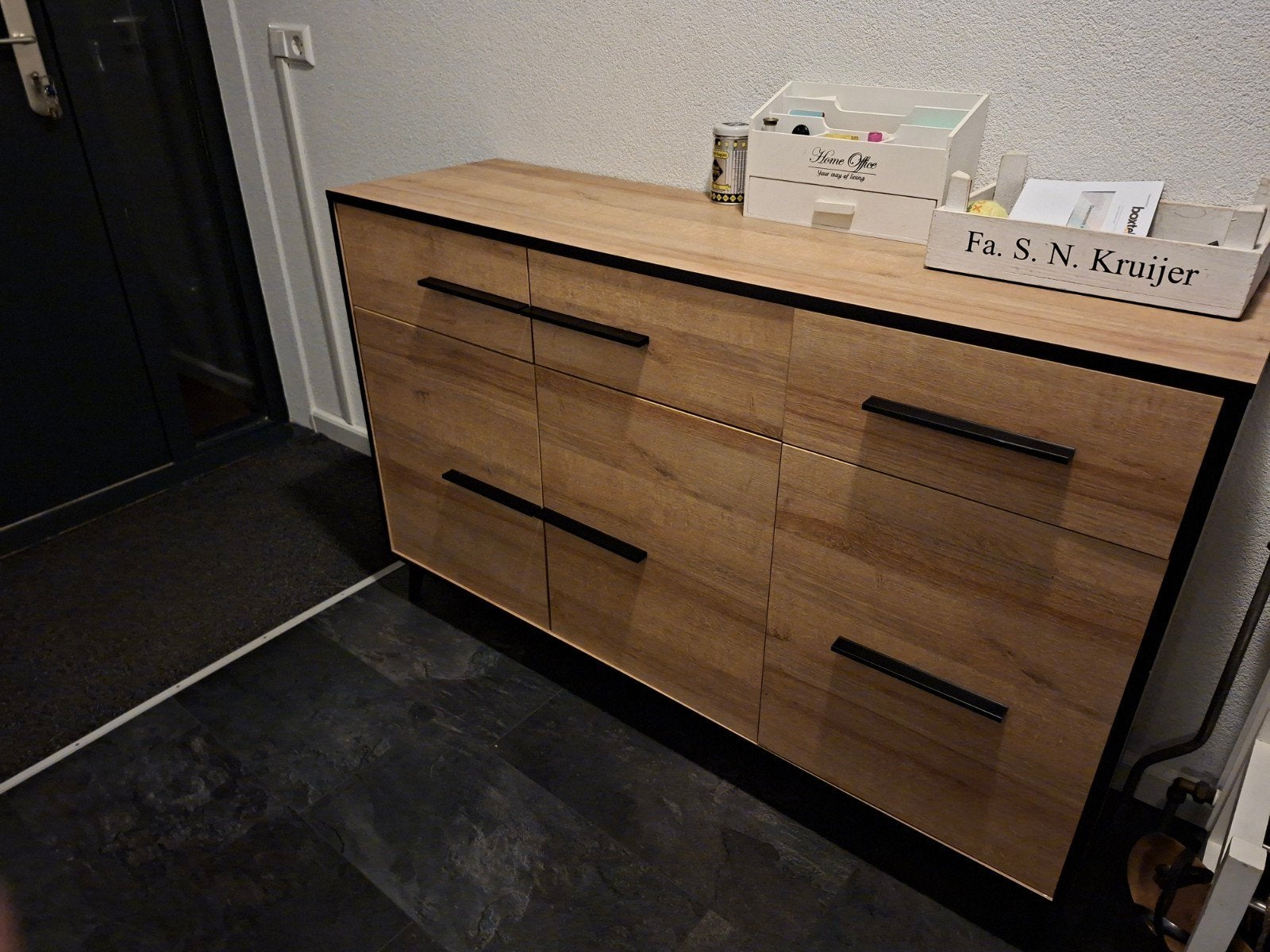 Dressoir 135 cm lang- 40,5 cm diep - 86 cm hoog, Ophalen, Zo goed als nieuw