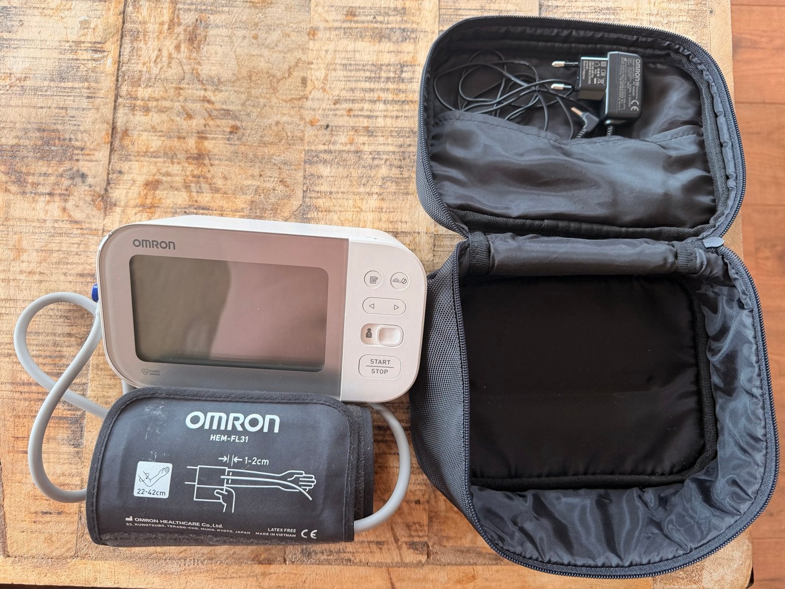 Omron Bloeddrukmeter HEM-FL31 met manchet en etui, Ophalen of Verzenden, Zo goed als nieuw, Overige typen