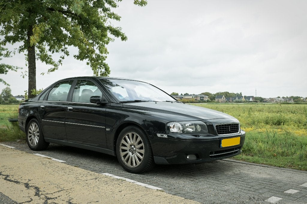 Volvo S80 2.5T 250pk LPI 100L, veel vers, 3 punten open, 1800 kg, Beige, Zwart, Leder