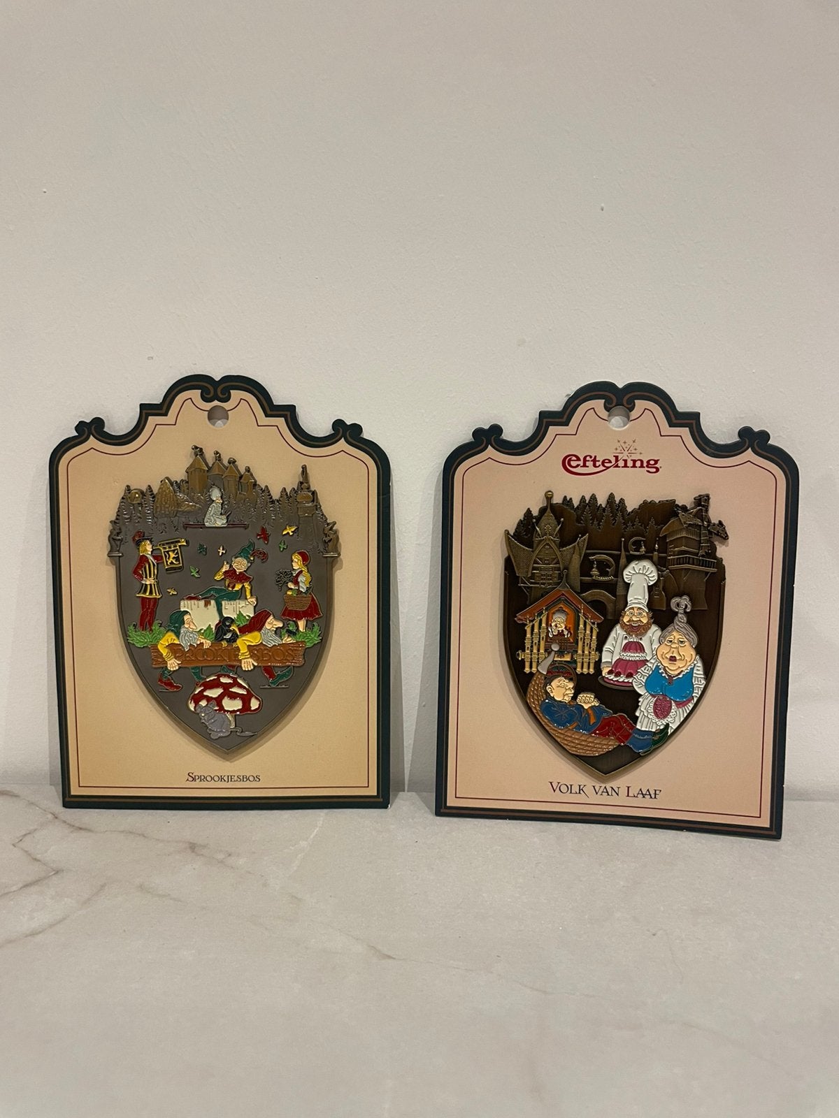 Efteling Mega Pin Sprookjesbos en Volk van Laaf, Ophalen of Verzenden, Nieuw, Button of Speldje