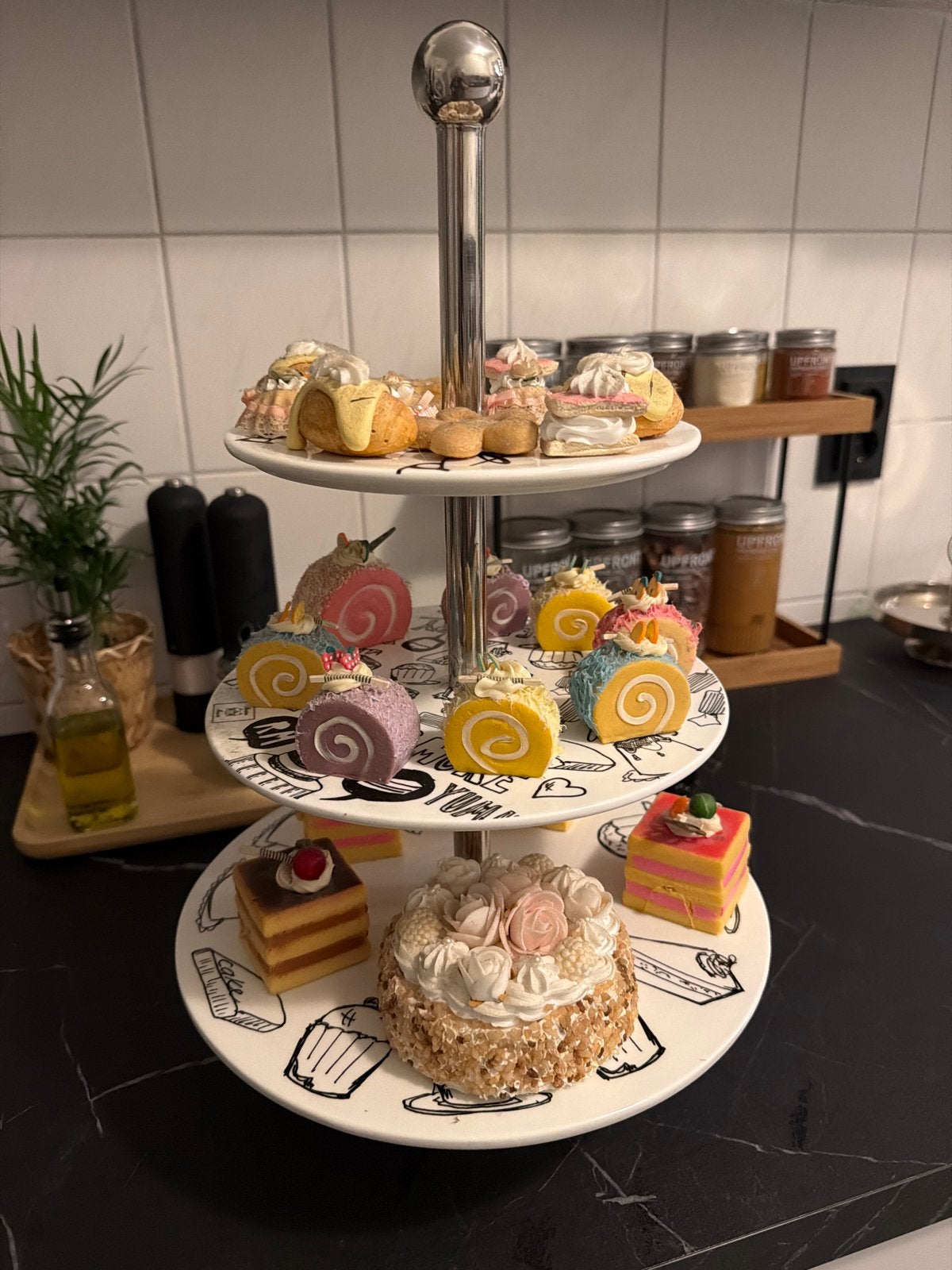 Riviera Maison etagère met decoratie, Ophalen, Zo goed als nieuw, Etagère, Overige materialen