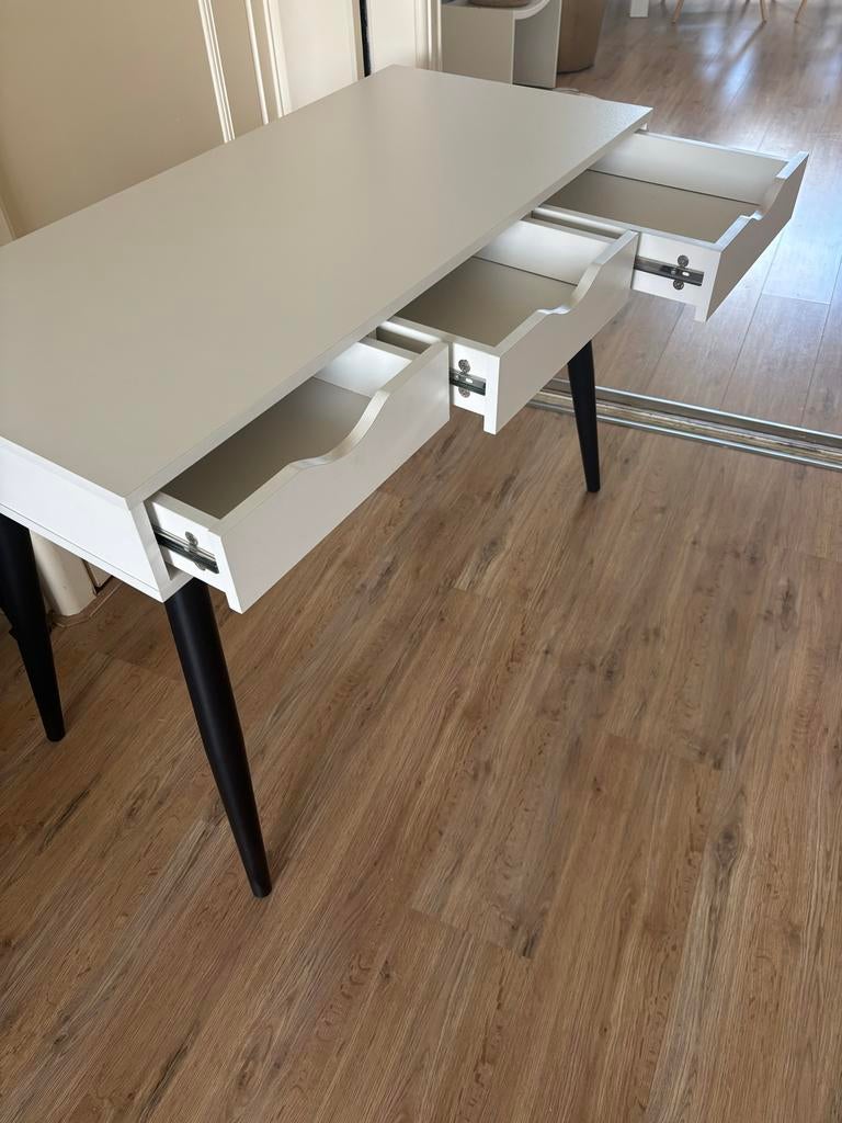 Bureau wit met mat zwarte poten, Ophalen, Overige typen, Gebruikt, Met lades