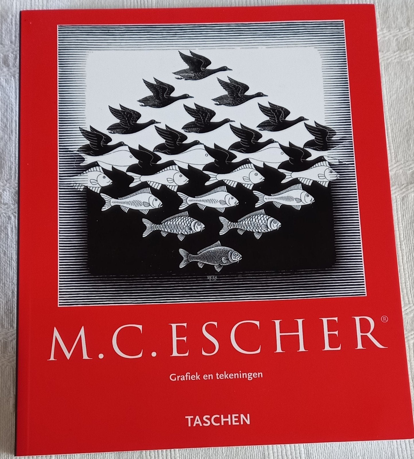 M.C. ESCHER boek met grafische tekeningen 0907, Ophalen of Verzenden, Zo goed als nieuw, M.C. Escher, Grafische vormgeving