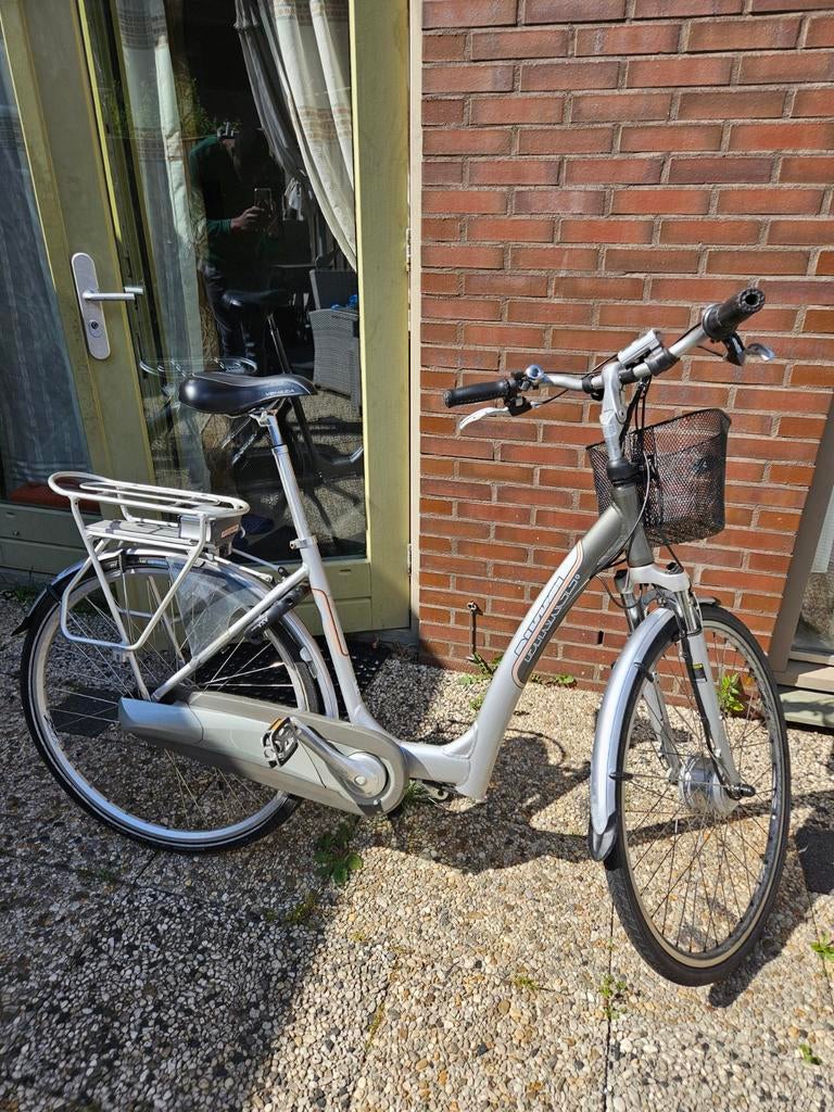 Bikkel Elektrische Damesfiets Maat 48 Zilver/Grijs E-bike, Gebruikt, 47 tot 50 cm, Versnellingen, Trommelrem