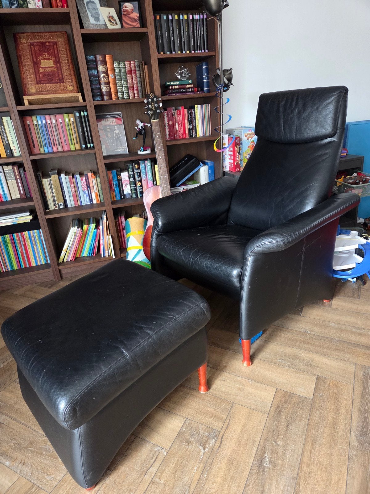 GRATIS zwart leren stoel, Ophalen, Gebruikt, Eenpersoons, Minder dan 150 cm