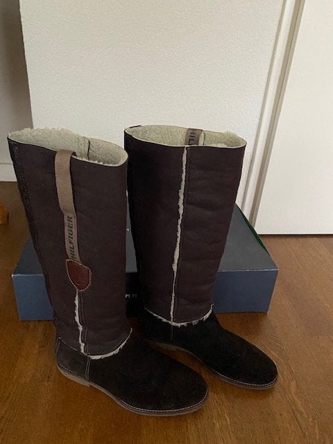 Tommy Hilfiger laarzen donkerbruin (maat 40), Kleding | Dames, Schoenen, Hoge laarzen, Bruin, Ophalen of Verzenden, Gedragen