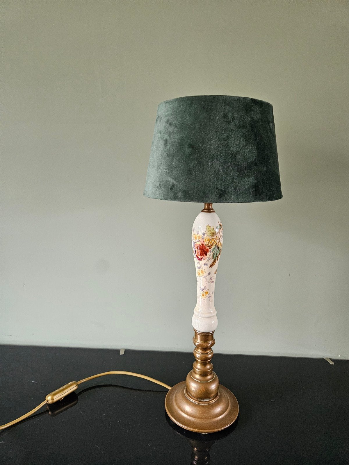 Vintage / antieke tafellamp van brons en porselein, Gebruikt, Vintage, Met kap, Schemerlamp