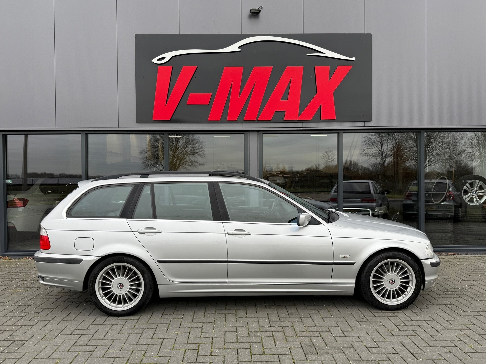 BMW 320i 2.2 Touring AUT Xenon Dak Leer Stoelvw. Airco Trekh, Auto's, Achterwielaandrijving, Xenon verlichting, 1600 kg, 170 pk