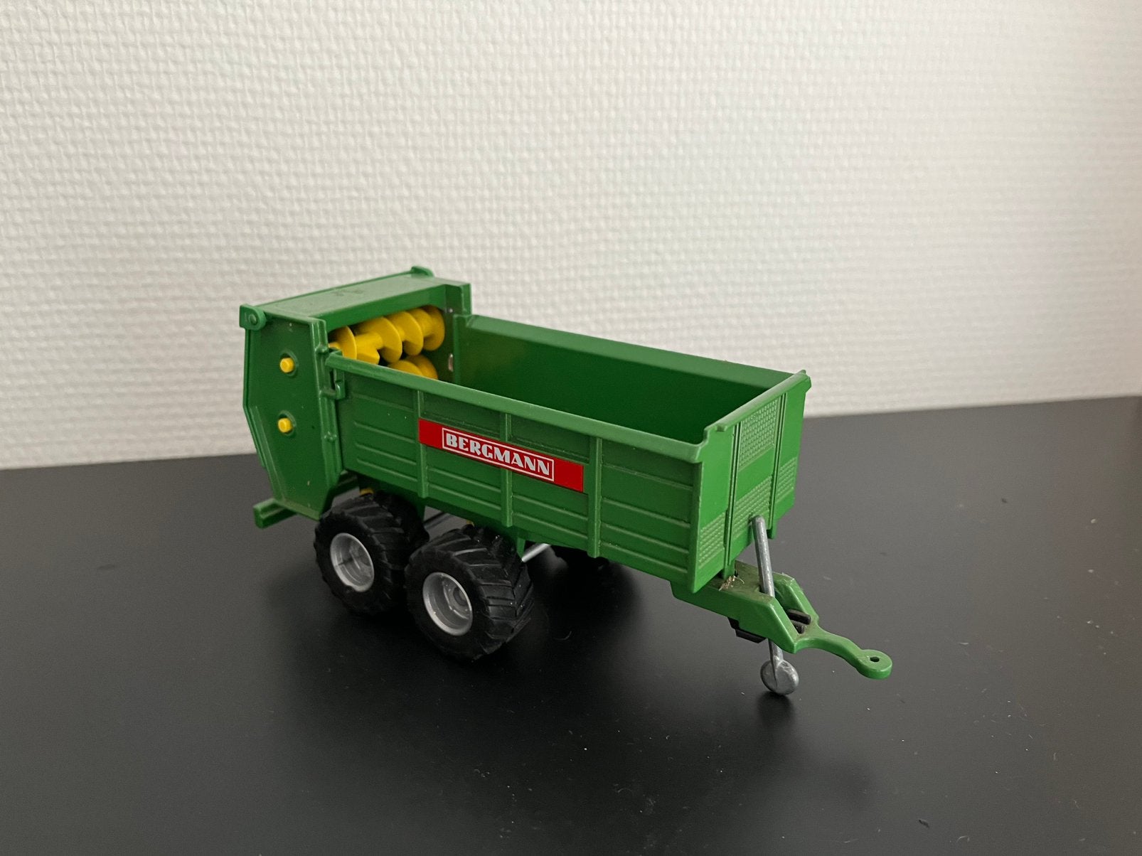 Bergmann meststrooier siku 1:32, Ophalen of Verzenden, Zo goed als nieuw, Tractor of Landbouw, SIKU
