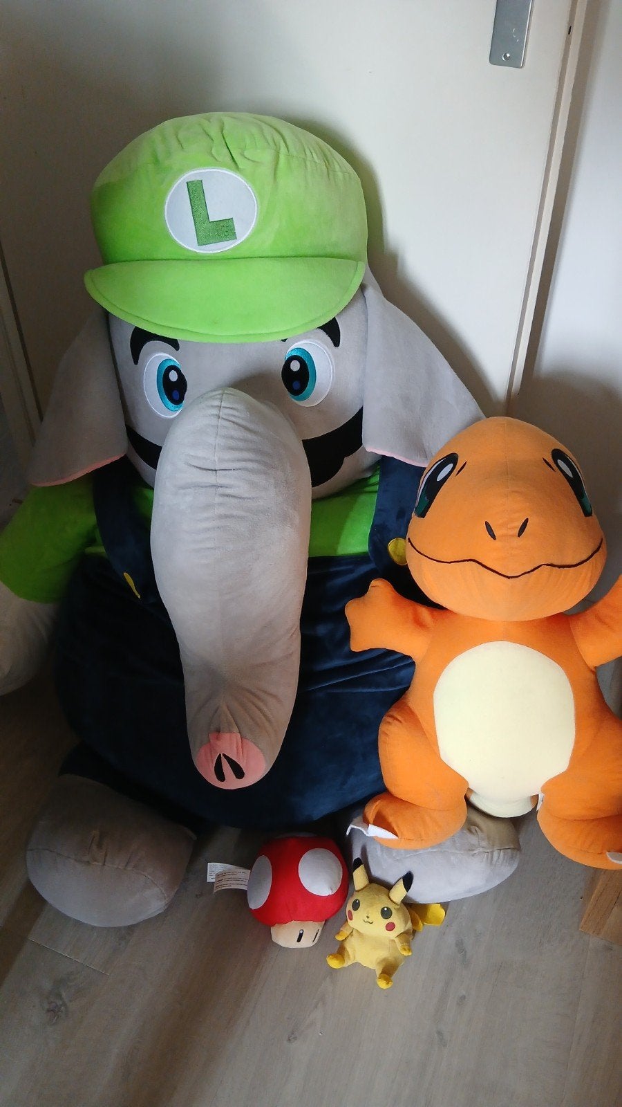 Luigi, Charmander, Pikachu en Toad knuffels, Ophalen