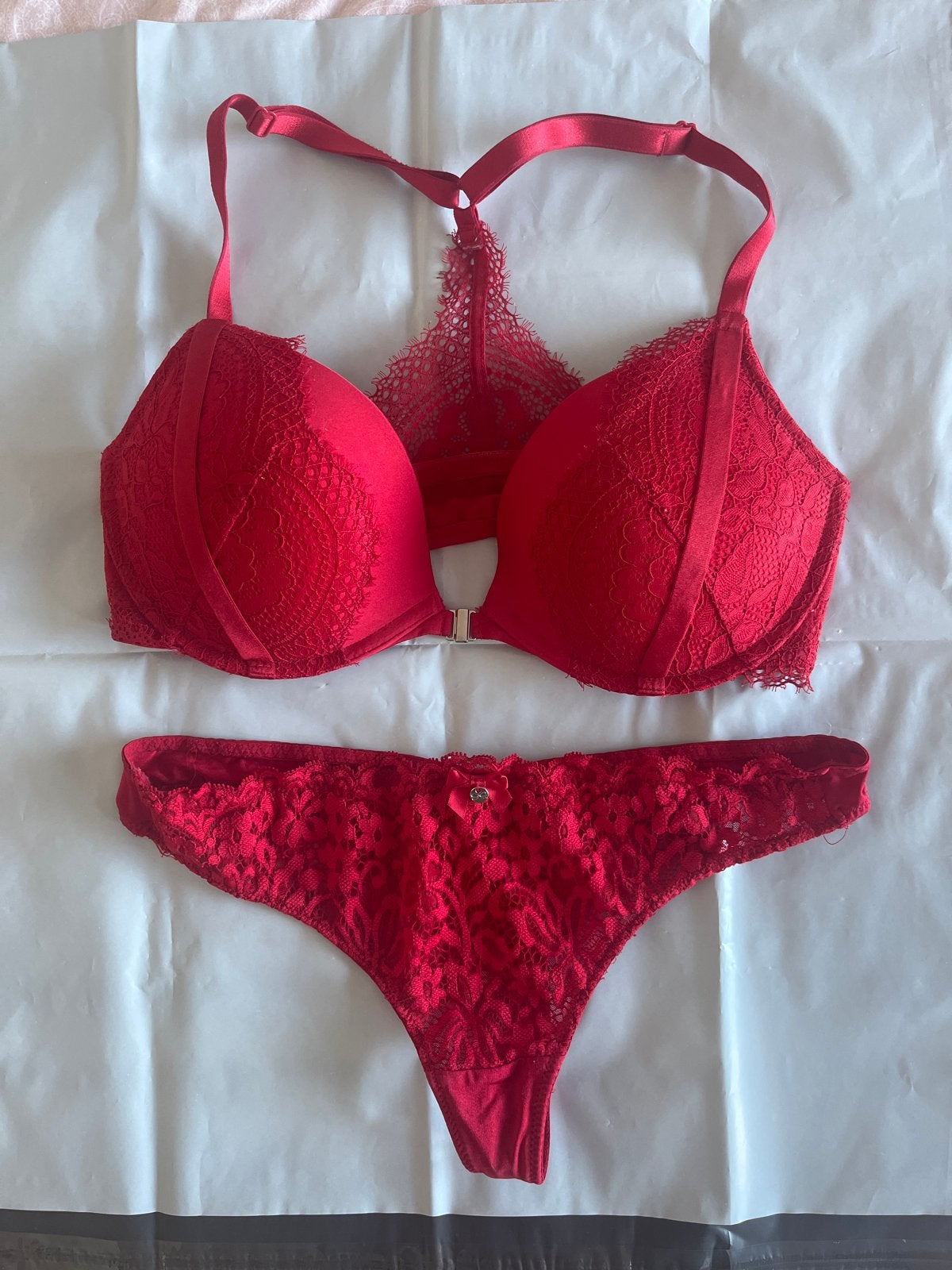 Hunkemöller rood kanten BH en string set maat M, Verzenden, Rood, Setje
