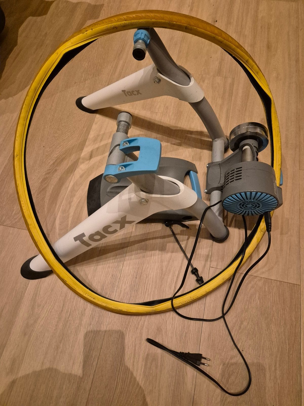 Tacx fietstrainer met voorwielsteun en buitenband, Fietsen en Brommers, Ophalen of Verzenden, Gebruikt, Heren, Overige merken