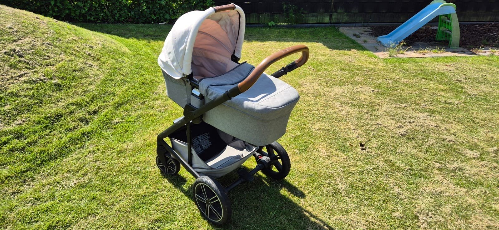 Nuna Mixx Next kinderwagen met reiswieg en adapters, Kinderen en Baby's, Ophalen, Gebruikt, Overige merken, Verstelbare duwstang