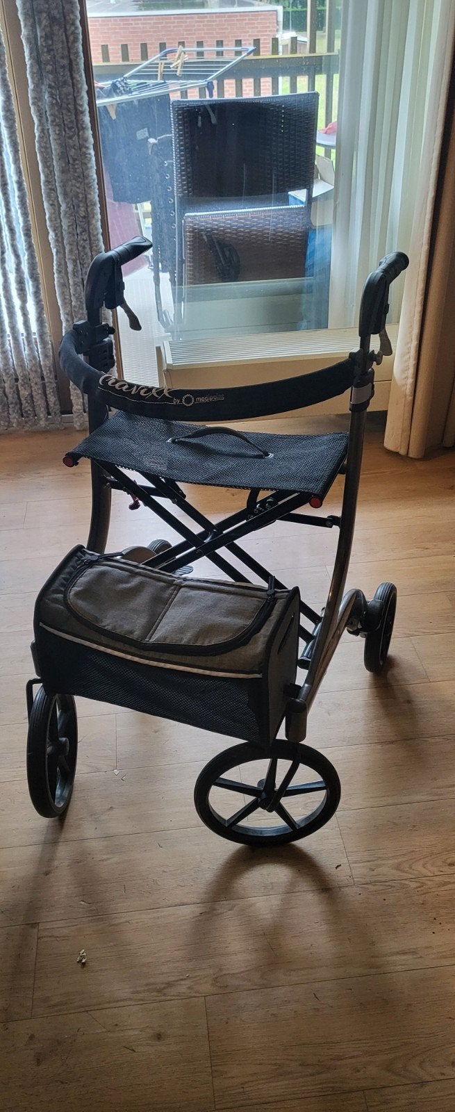 Bruine rollator travixx by medipoint, Ophalen, Lichtgewicht, Zo goed als nieuw