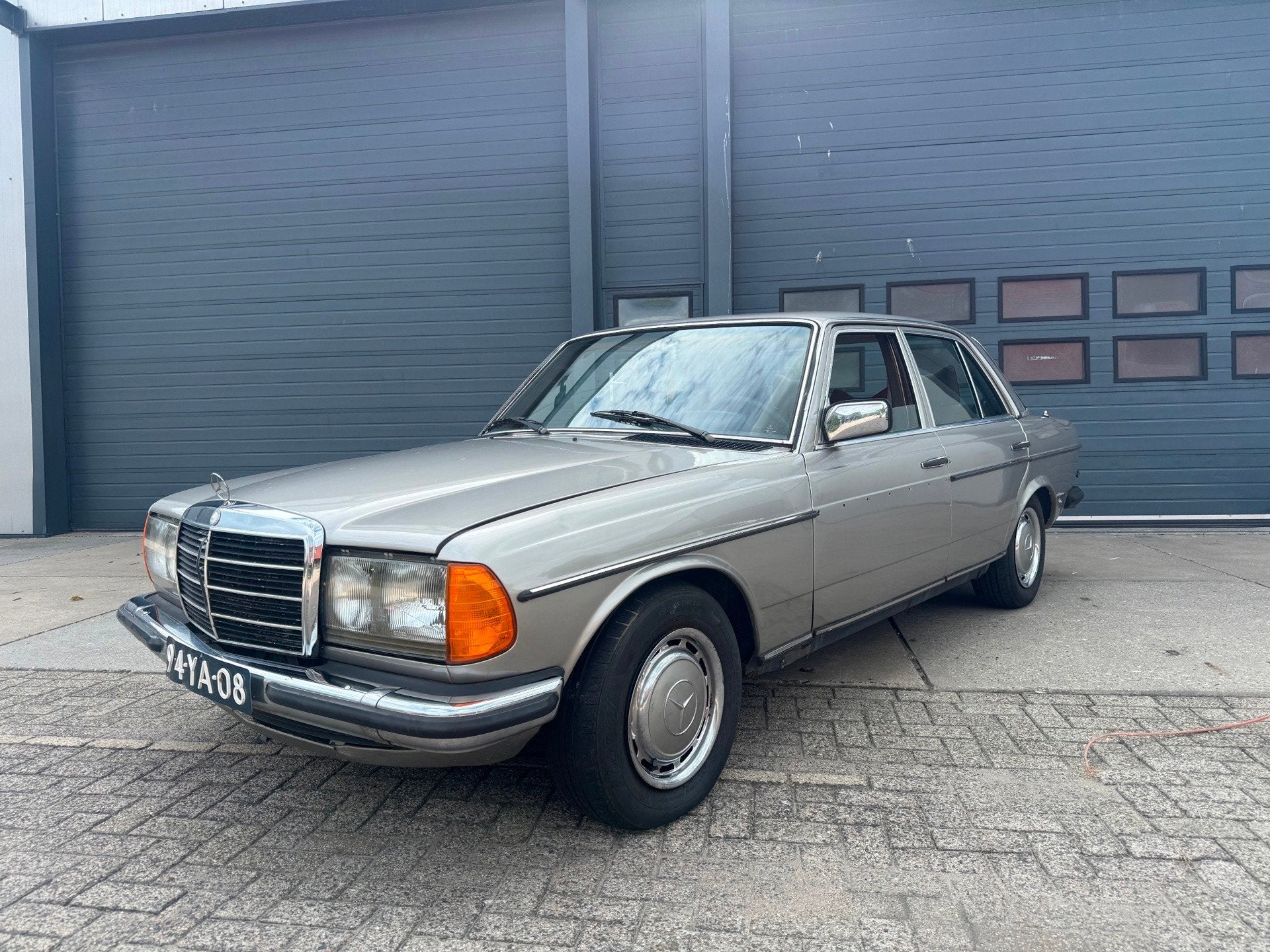 Mercedes-Benz 200-280 (W123) 280E, Auto's, Automaat, Achterwielaandrijving, 156 pk, Leder en Stof