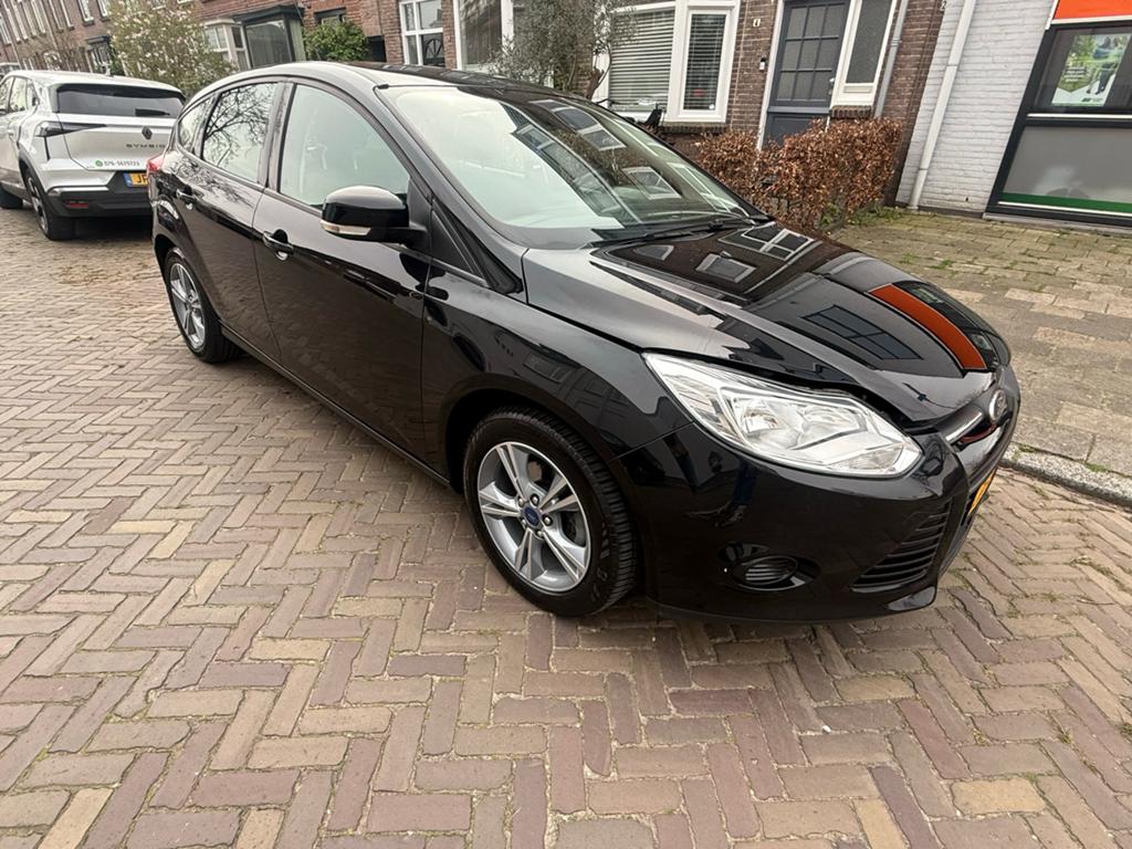 Ford Focus 1.0 Ecoboost 74KW 5-D 2014 Zwart, Auto's, 635 kg, 100 pk, Zwart, Handgeschakeld