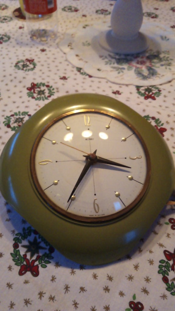 Metamec vintage army green electrische wandklok., Ophalen of Verzenden