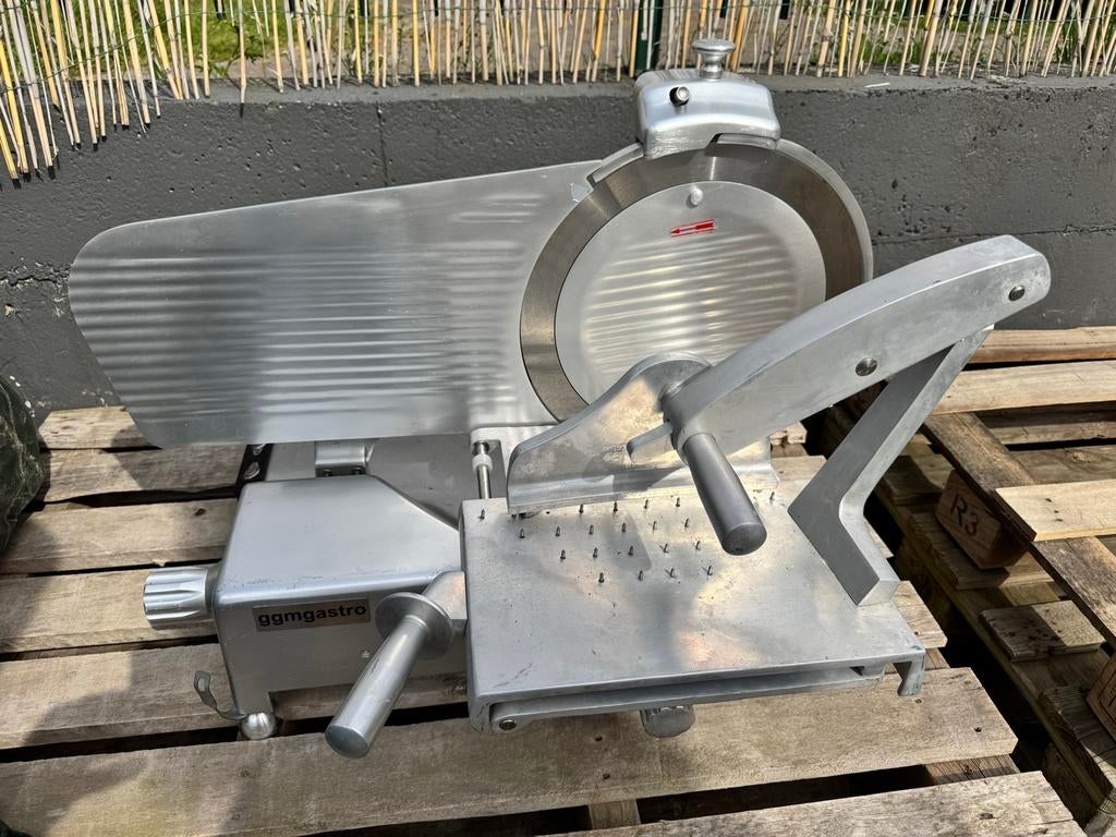 GGM Gastro model AMVH350 Vleessnijmachine Ø350mm, Ophalen of Verzenden, Gebruikt, Bakkerij en Slagerij
